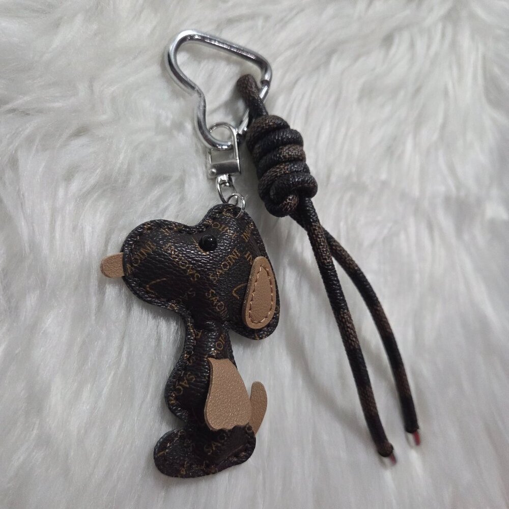 Peanuts Snoopy Faux Leather Keychain - Picture 4 of 7